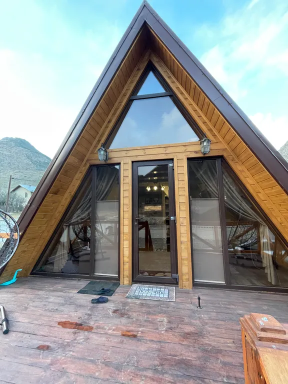 Уютный домик с видом на горы