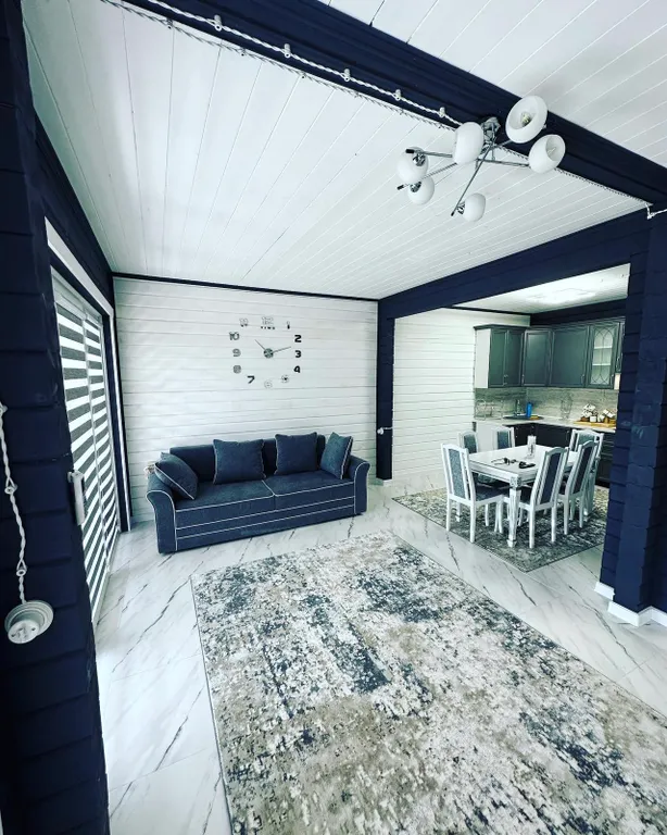 Уютный брусовый дом на берегу