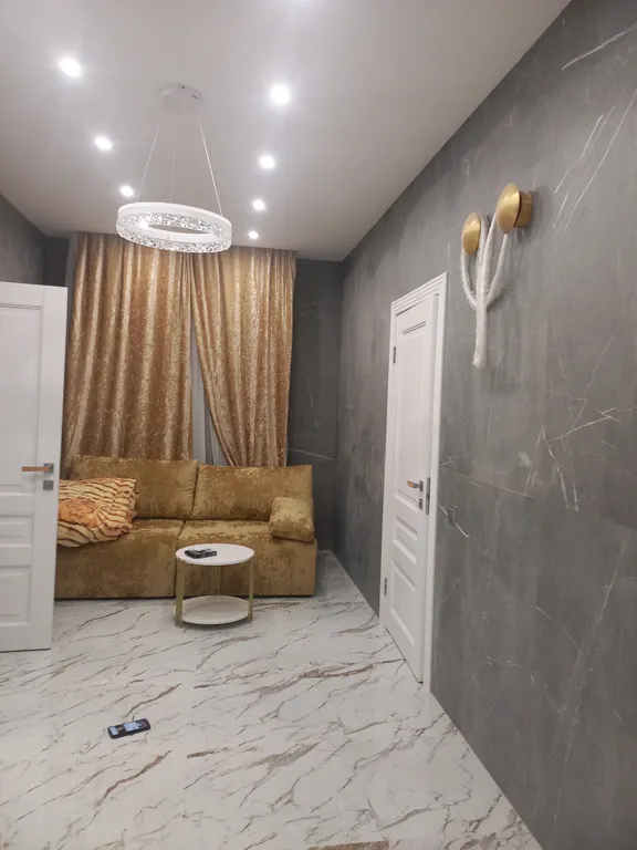 Резиденция в деревне в окружении леса