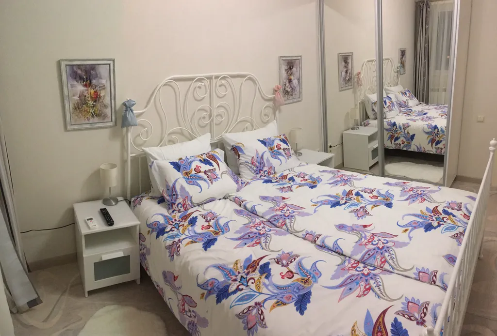 Квартира Светлые просторные апартаменты с уютной спальней — Сириус