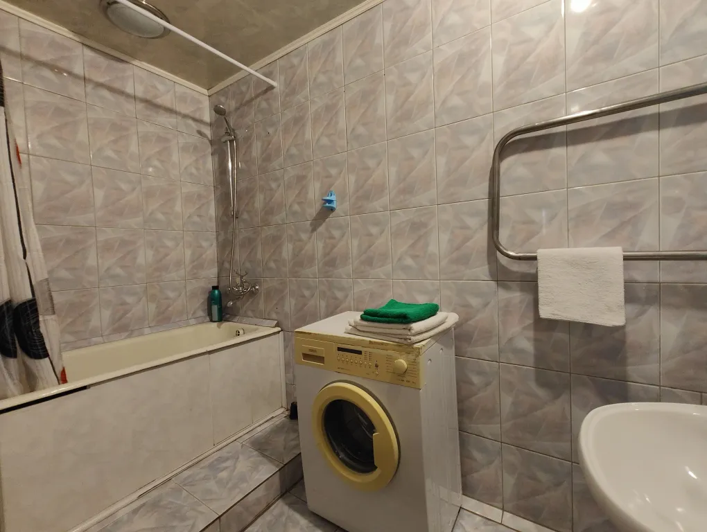 3-комнатная возле ТЦ Корона