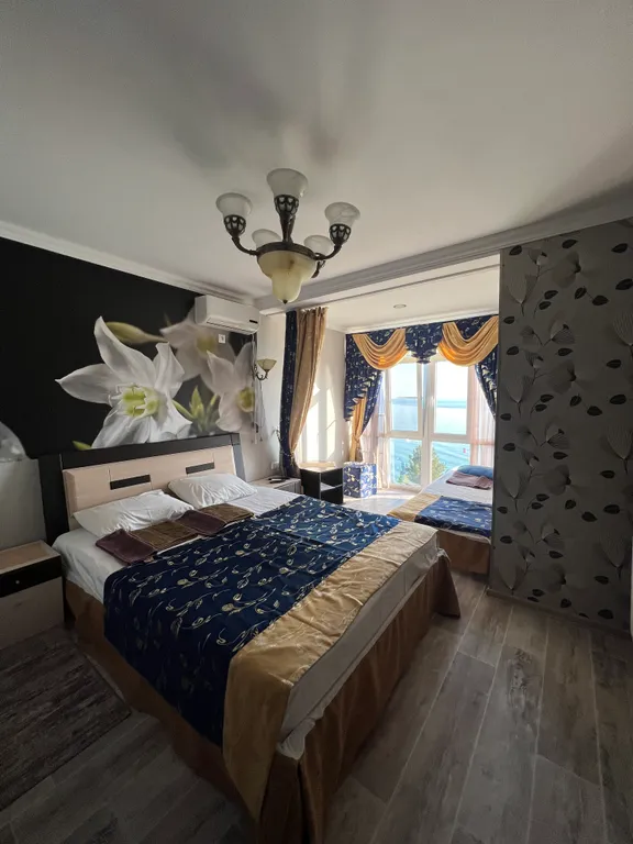 Трехместный номер с шикарным, панорамным  видом на море