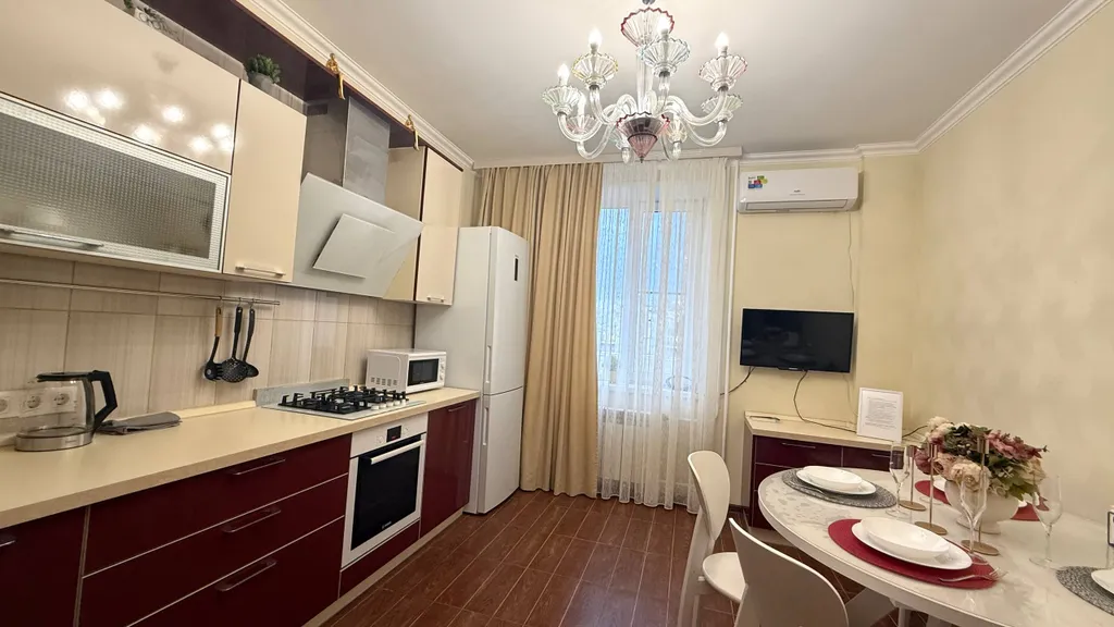 Семейная 2-комнатная квартира с детской кроваткой