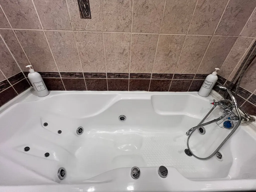 Квартира Студия центр уютная светлая, ТЦ Вояж, парковка, кафе, аквапарк, источник — Тюмень