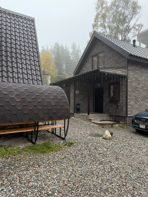 Malkar house с видом на гору Чегет