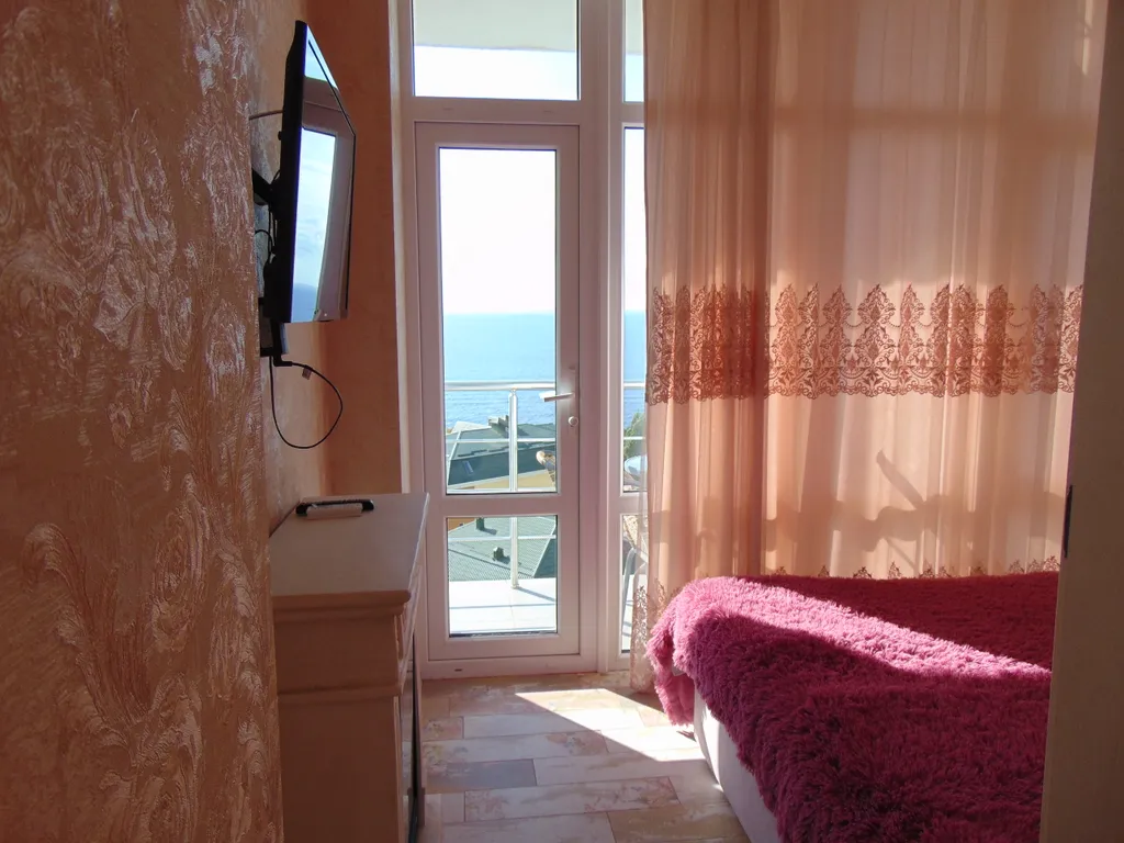 Стильная квартира студия с шикарным видом на море в Мисхоре