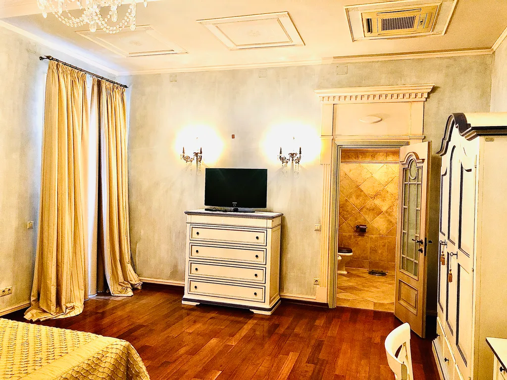 Апартаменты Вилла Елена на набережной Ялты с видом на море