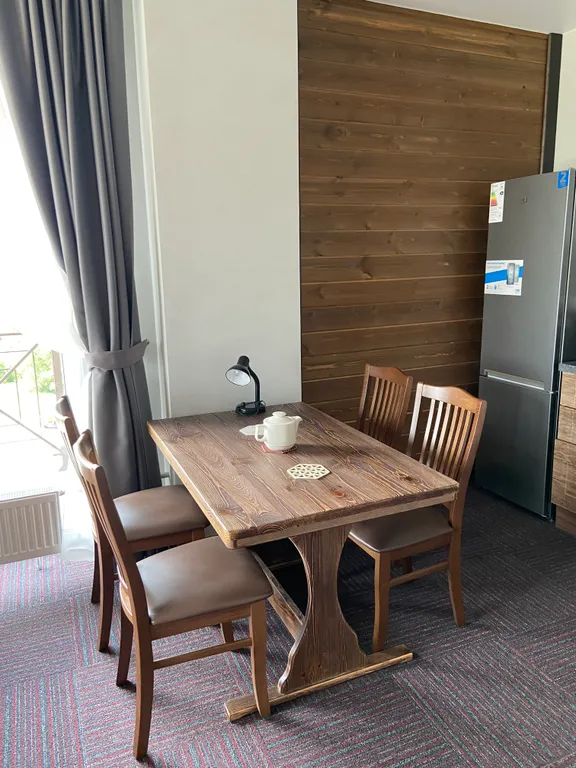 Апартамент на горнолыжном курорте Солнечная Долина с видом на озеро