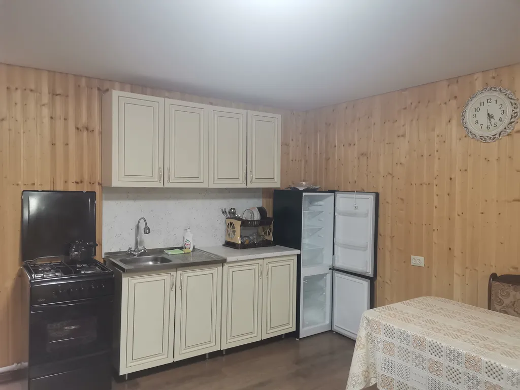 Уютный домик у подножия гор