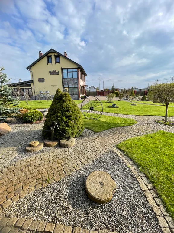 Загородный дом с бассейном