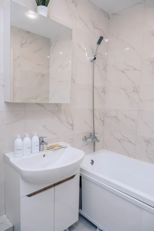 Уютная студия в новом доме с красивым видом из окна