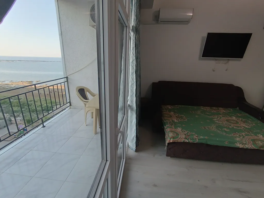 1-комнатная квартира студии с видом на море