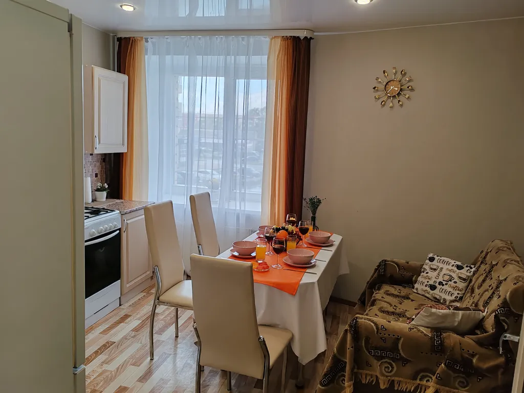 Квартира Большая и уютная квартира недалёко от центра с Кондиционером — Великий Новгород