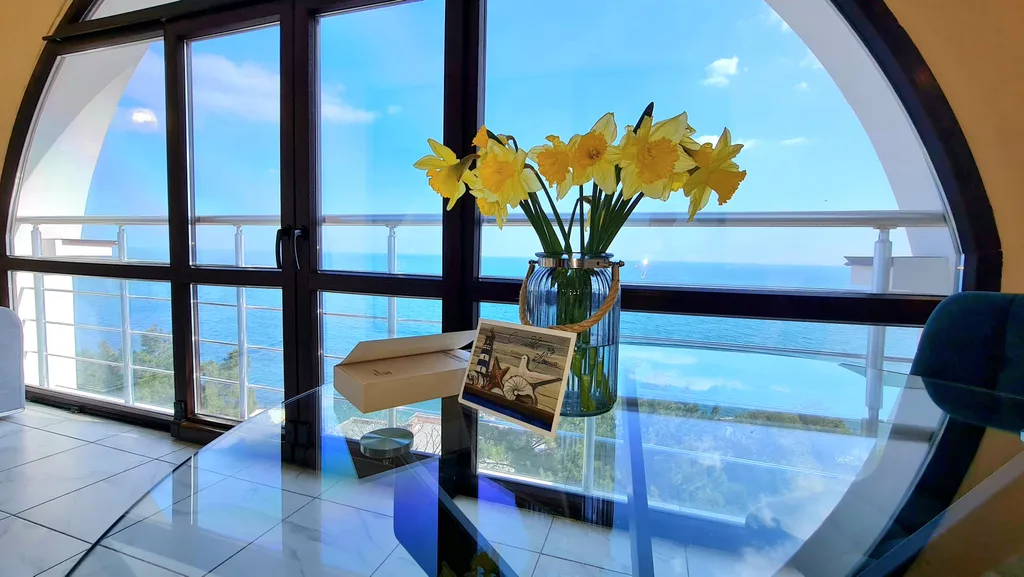 Супер-видовая квартира в Ливадии на берегу моря