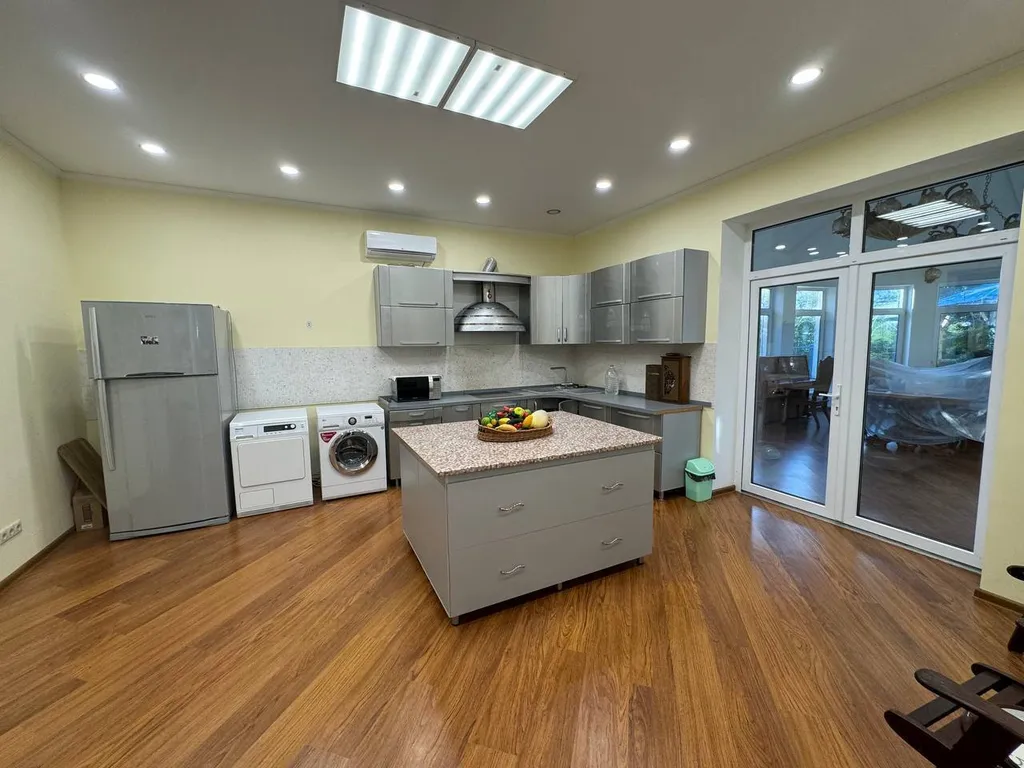 Дом с бассейном