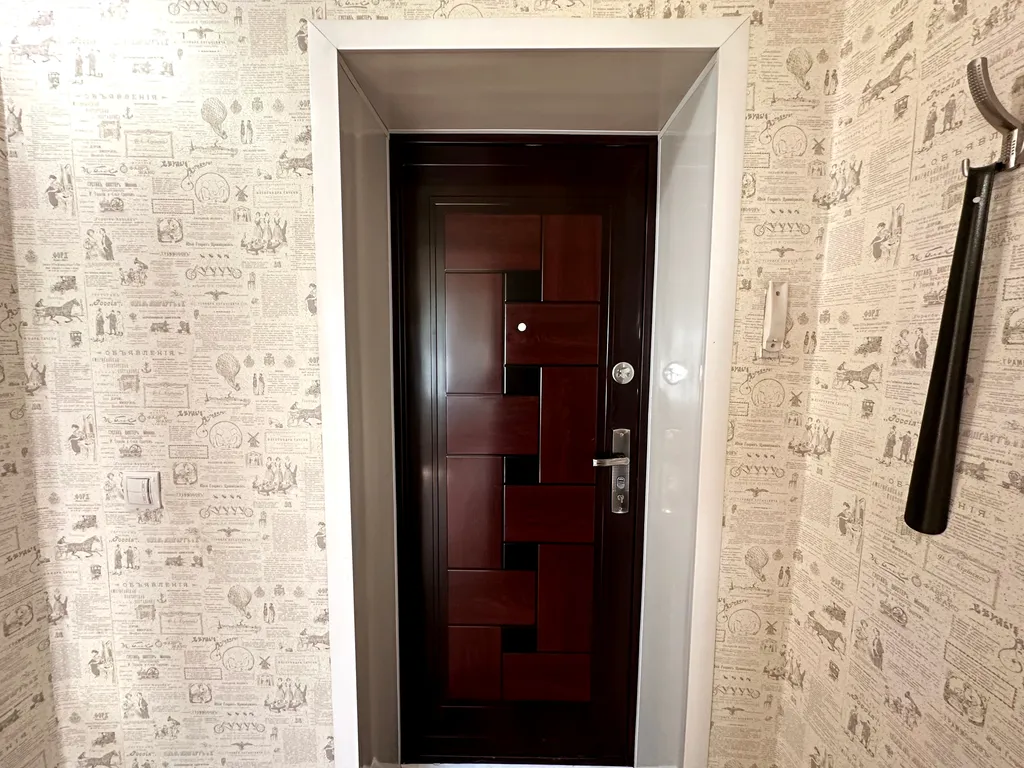 Калина Юрга у кинотеатра Эра