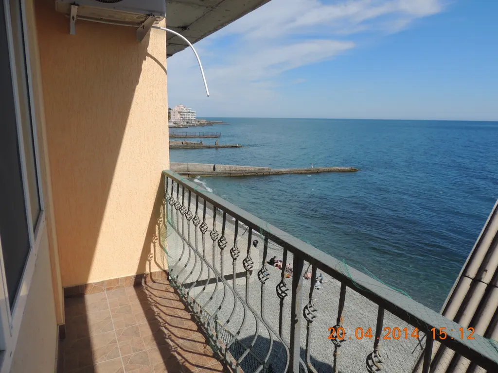 Студия с балконом на море