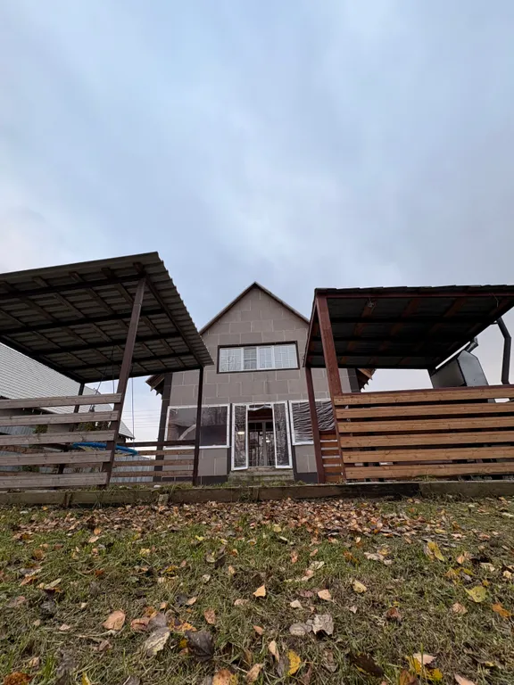 Дом с сауной и тёплым бассейном у пруда