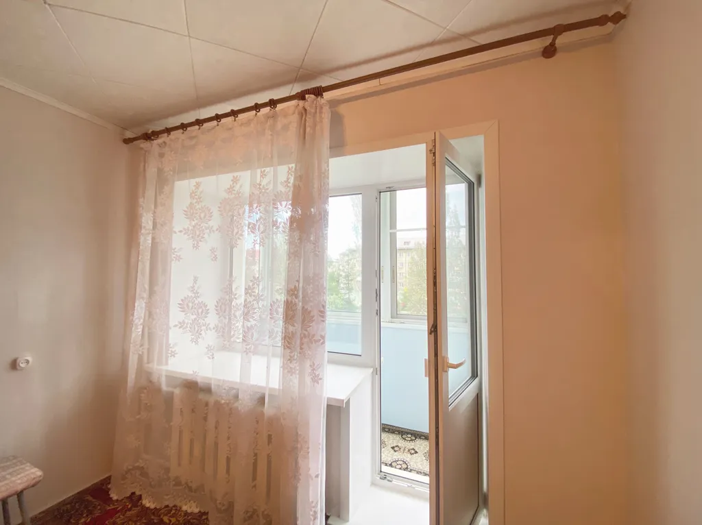 Эконом размещение в центре асбеста, жёлтый нарцисс