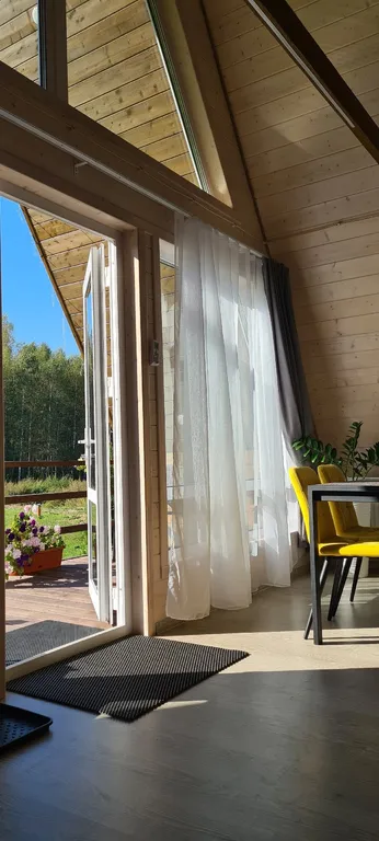 Уютный домик с видом на лес