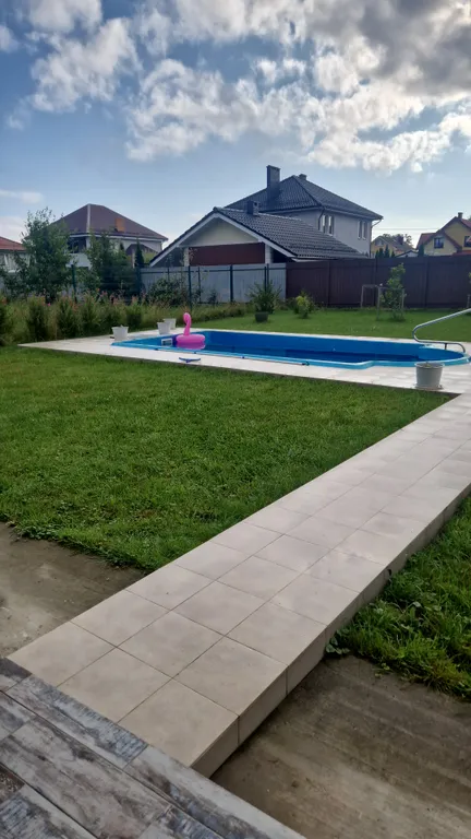 Дом с бассейном