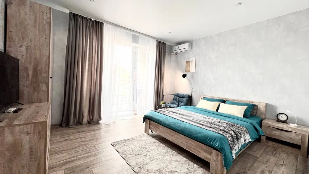 Новый апартамент с зоной отдыха на балконе