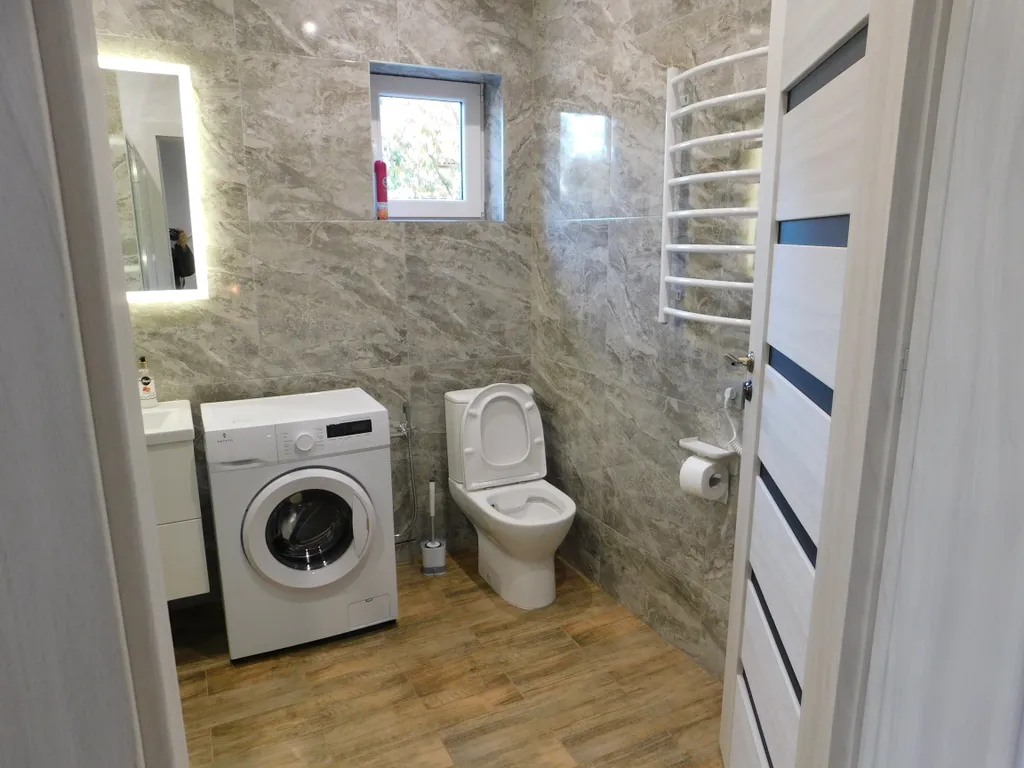 Двух этажный дом, в тихом районе