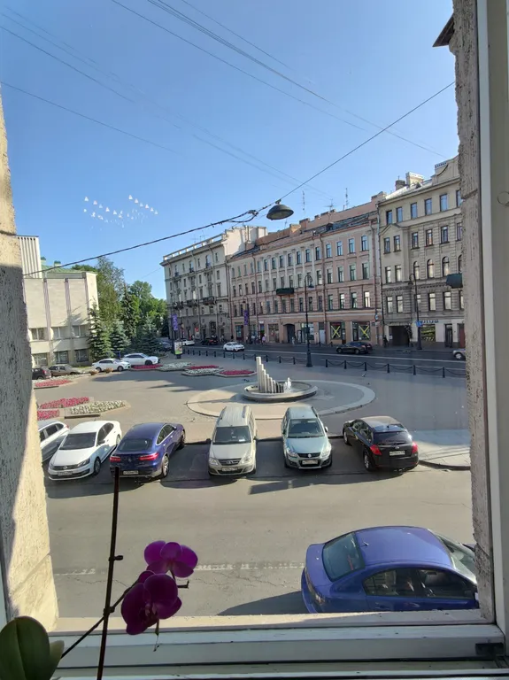 Квартира Квартира с видом на фонтан и анфиладой из трех комнат в центре города — Санкт-Петербург