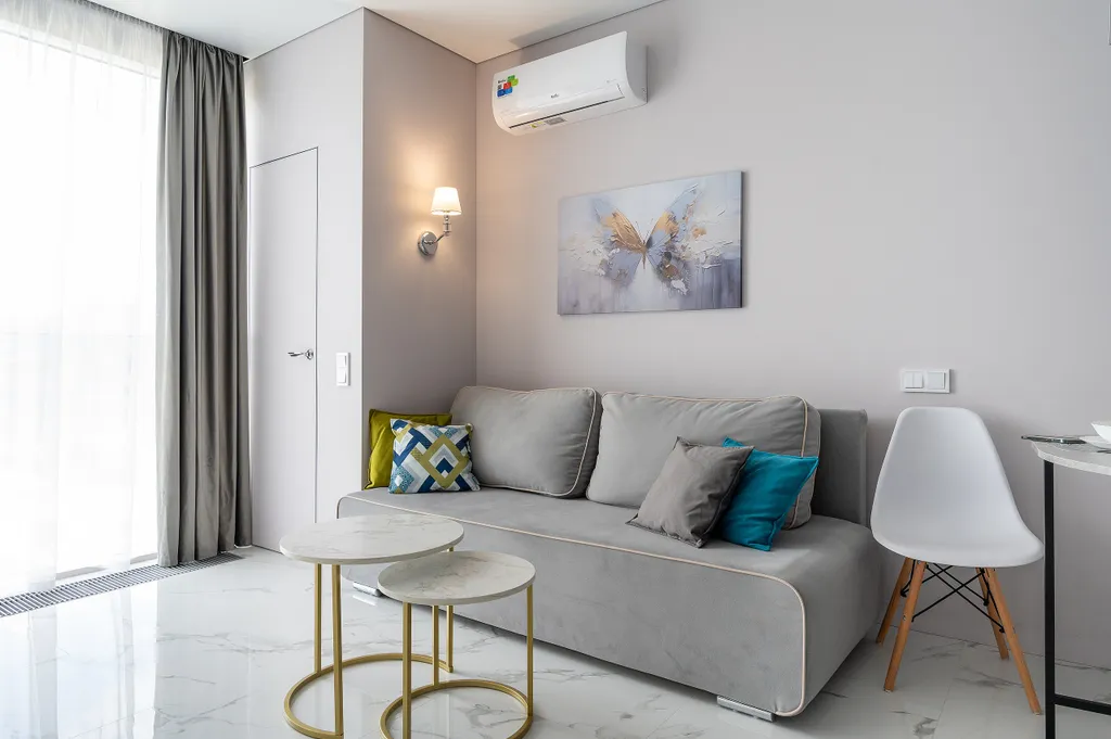 Светлая студия Real Apartments