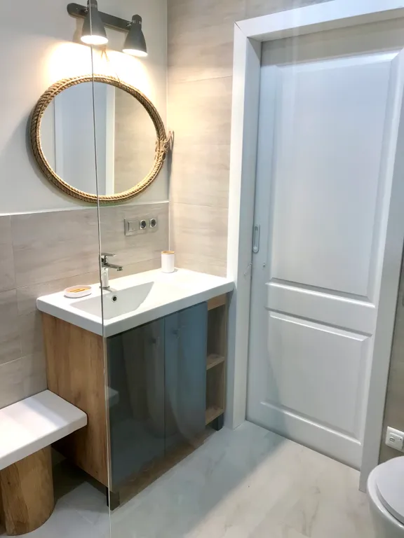 Дом на скале с видом на озеро