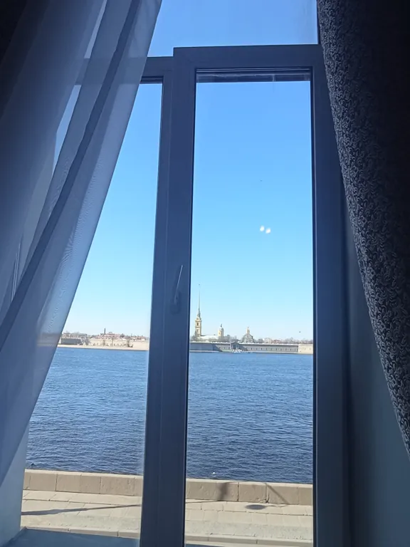 Квартира с шикарным видом на Неву, балкон, парковка