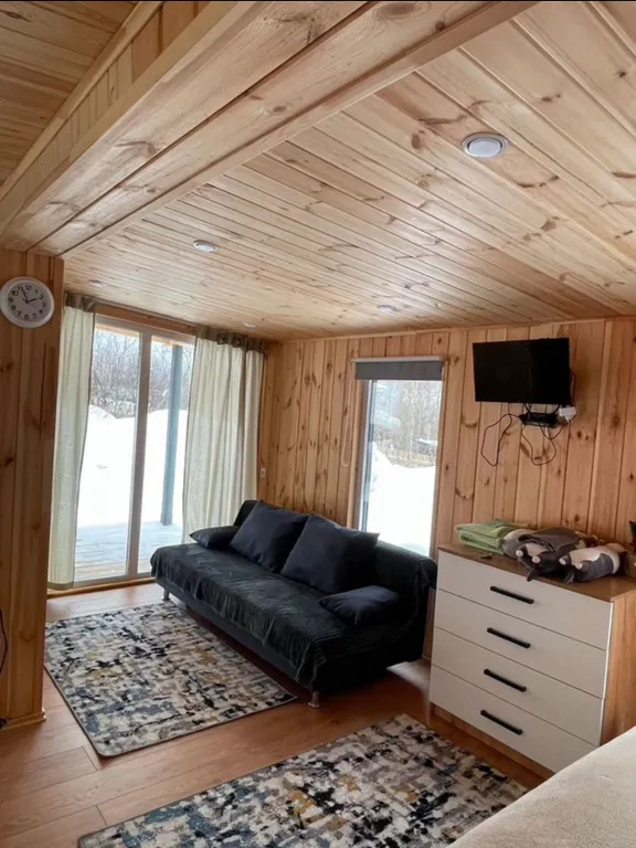 Частный дом у горы