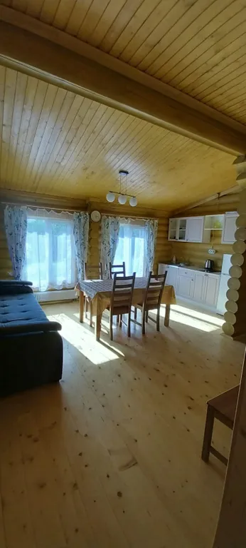 Уютный дом на берегу озера