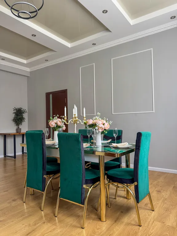 Дом с бассейном у парка Галицкого