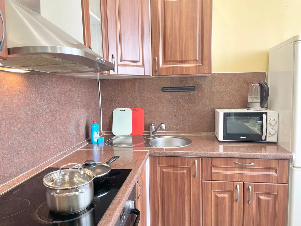 Отличная квартира с большой кроватью и диваном