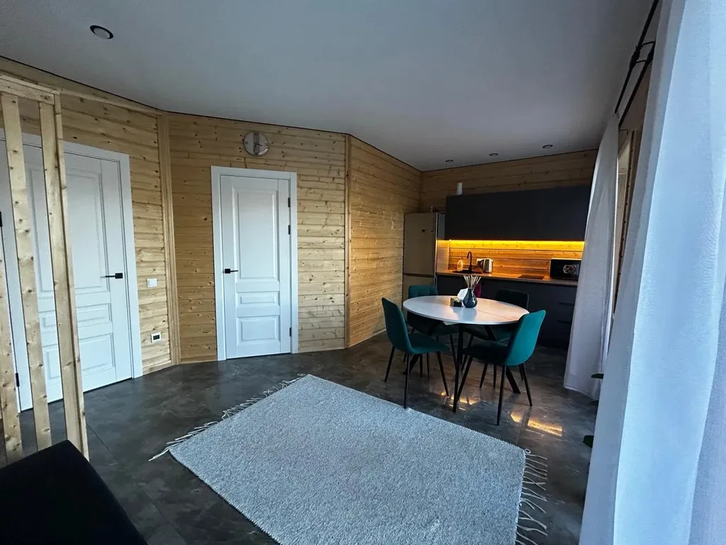 Тихий домик у леса и озера