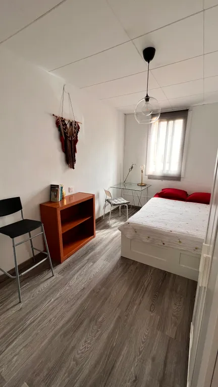 Квартира Комната около парка Монтжуик в центре — аренда посуточно в Барселона