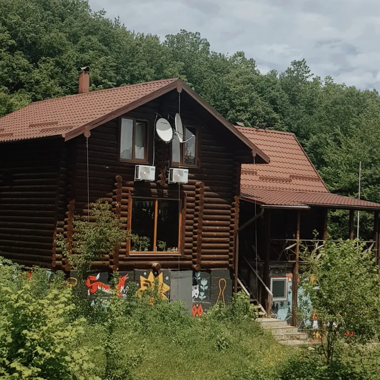 Коттедж Коттедж Просторный сруб с гамаком, камином и баней — Мезмай