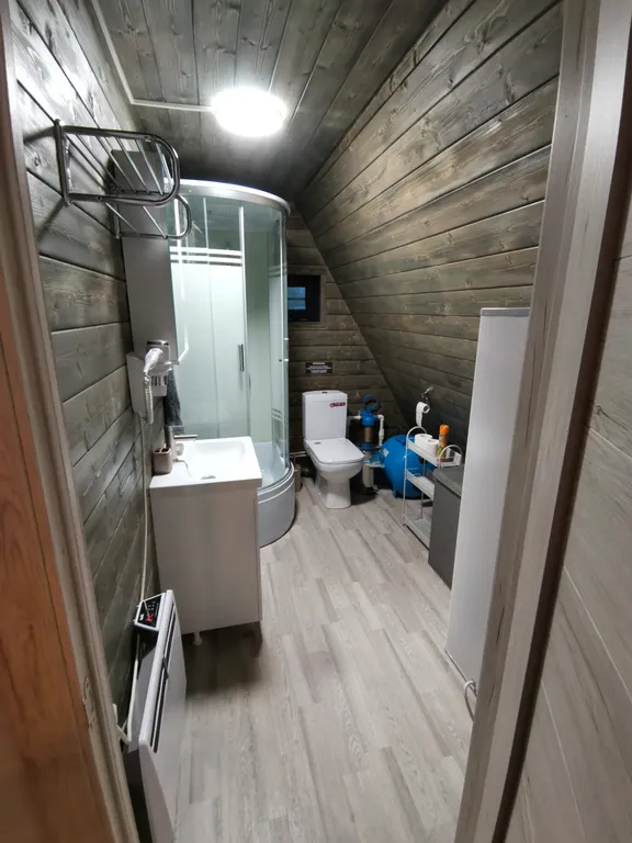 Треугольный дом шалаш в стиле Афрейм