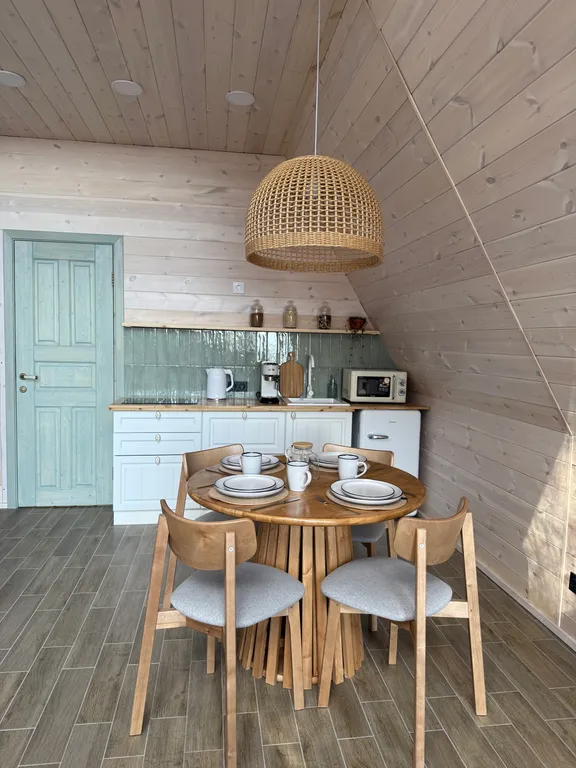 Домик на холме с видом на Байкал