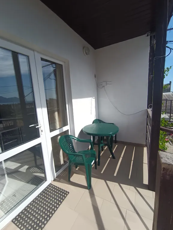 Уютная студия с кухней и видом на море.