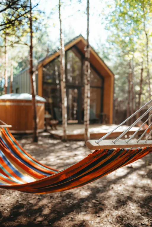 Барнхаус с панорамными окнами, камином и банным чаном фурако