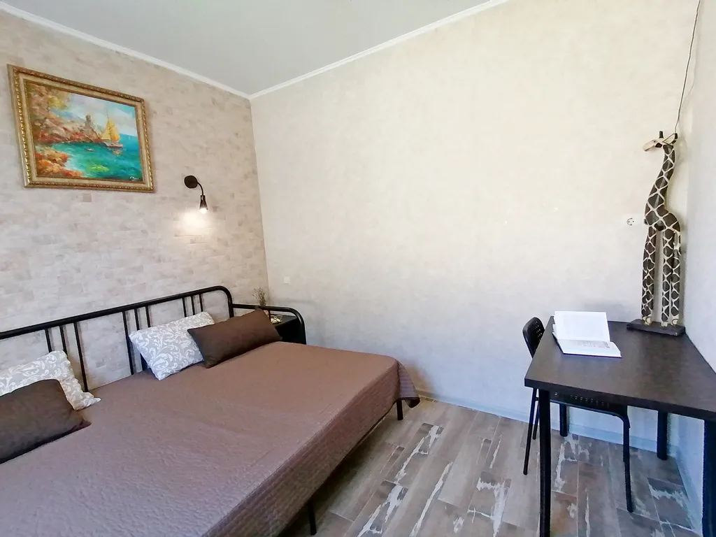 Двухкомнатный современный отдельный дом со своим двором и парковкой