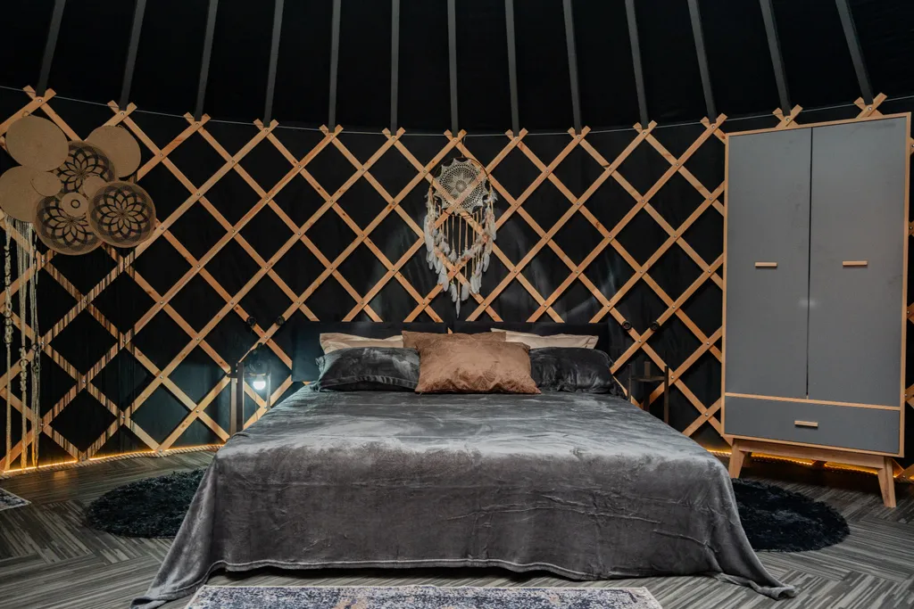 Юрта в лесу