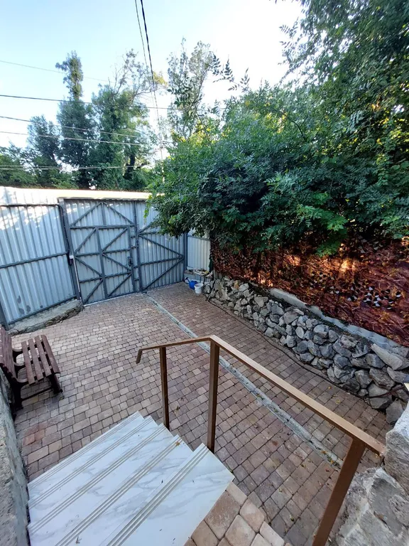 Дом у ручья