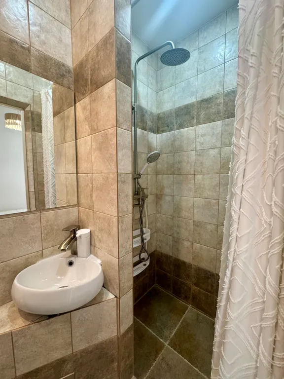 Просторные апартаменты с 2 спальнями в центре