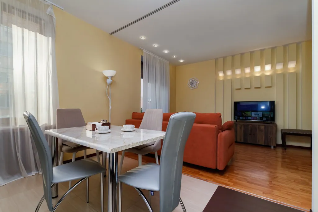 Сталинка в центре, в пешей доступности парк и вокзал