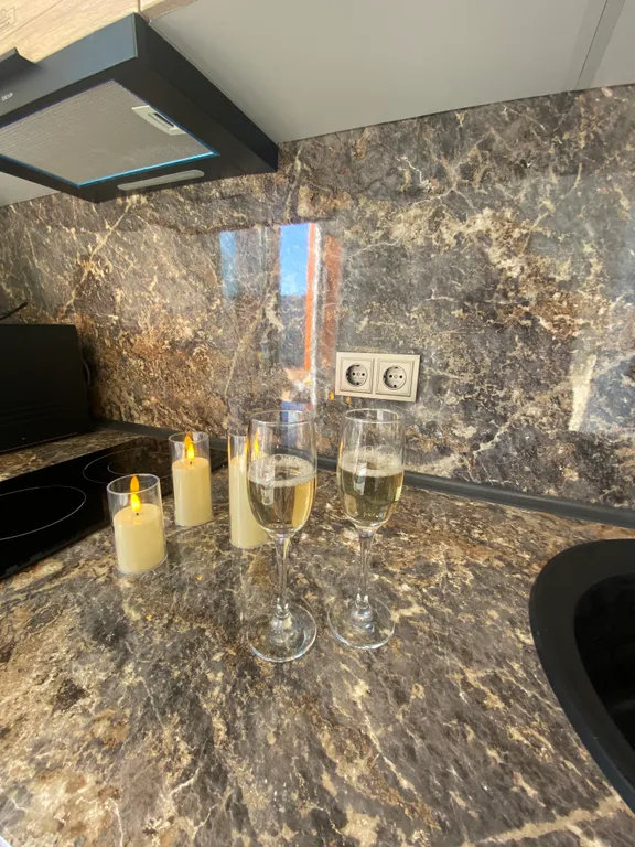 Загородный дом в черте города с озером