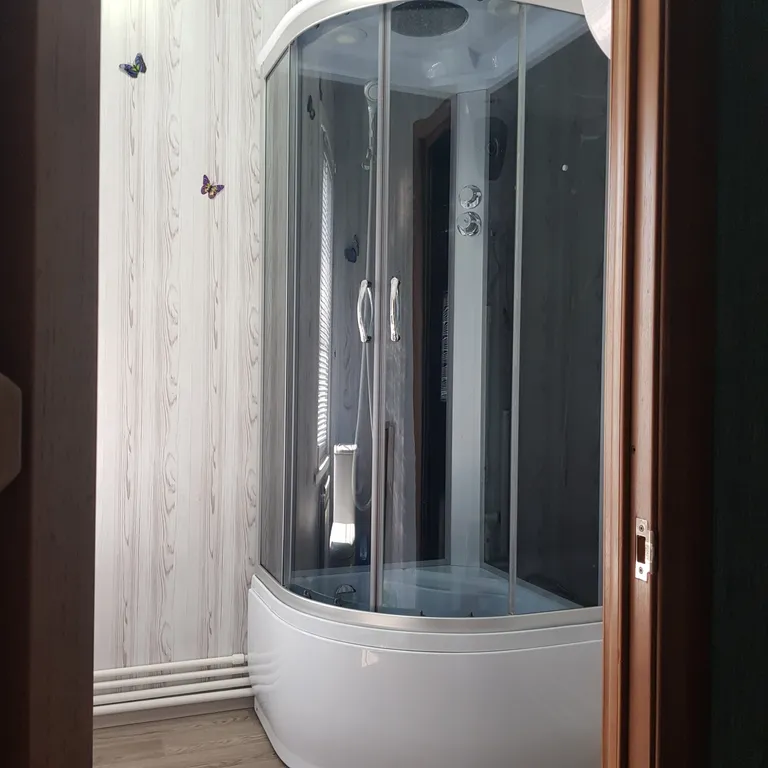 Уютный домик с участком на берегу реки