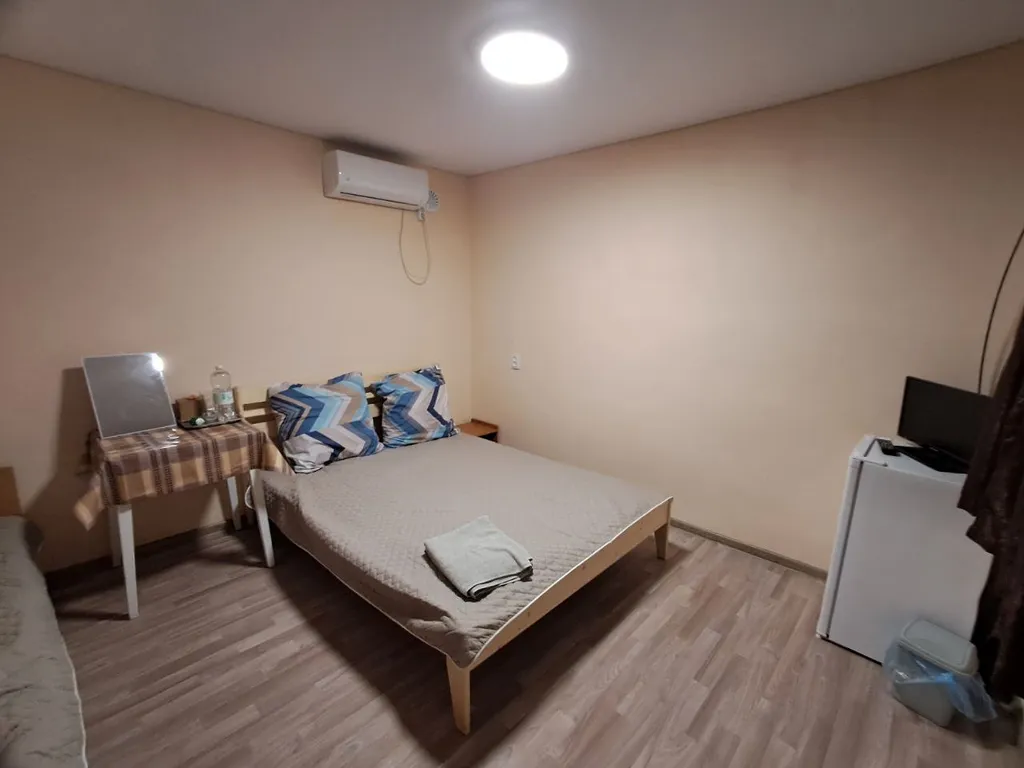 Квартира Комнаты у самого моря, всего 20 шагов до пляжа — аренда посуточно в Орджоникидзе